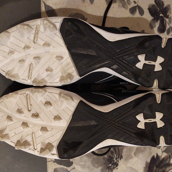 Under Armour Kleats - Worn Once Size 8 - Picture 5 of 5